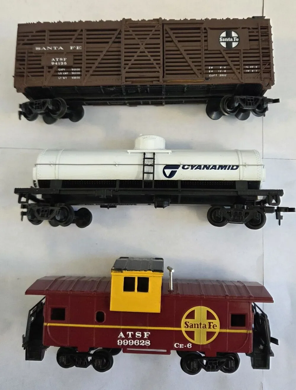Bachmann HO Scale Santa Fe Freight Cars Lot –Stock Car Tank Car Caboose w/ Boxes